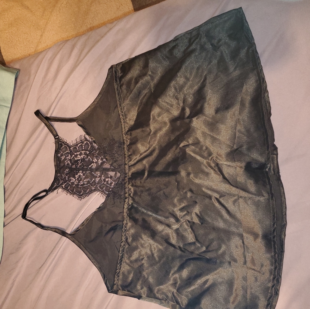 Lingerie - Picture 4 of 6